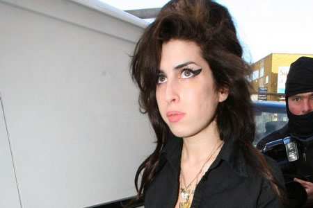 nientevisa5 Amy Winehouse non potrà partecipare ai Grammy