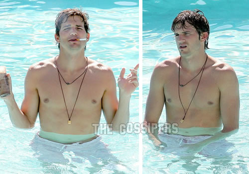 Ashton Kutcher in costume per lavoro ashtonianofilm2 Ashton Kutcher in costume per lavoro