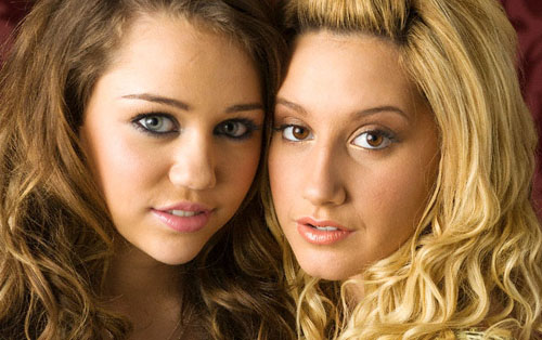 ti4u u1174341752 Miley & Ashley per Gossip Girl?