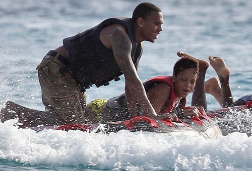 ririvacanza5 Le vacanze di Rihanna e Chris Brown