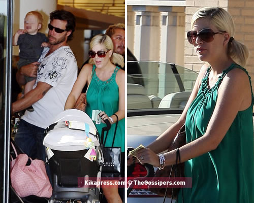 torina Tori Spelling a spasso con la famiglia