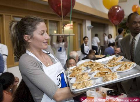 thanksgiving2 thanksgiving2 Le star fanno volontariato per il Ringraziamento