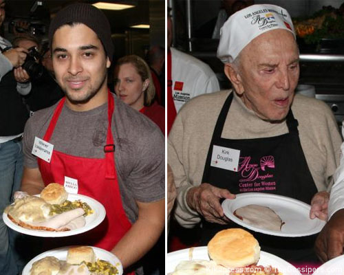 thanksgiving3 thanksgiving3 Le star fanno volontariato per il Ringraziamento