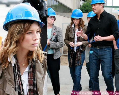 bielospeda Jessica Biel visita il Childrens Hospital