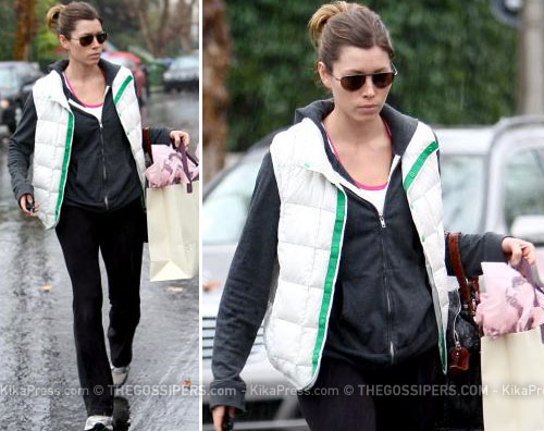 bielpioggia Jessica Biel a fare compere