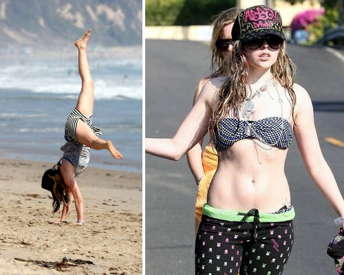 avril spiaggia Avril Lavigne si diverte in spiaggia