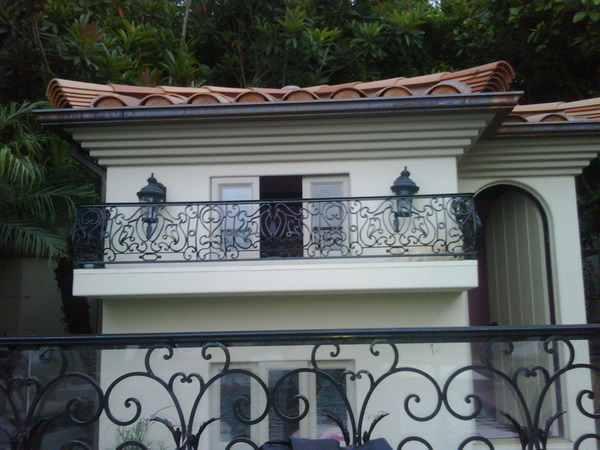 11562760 0c1 I cani di Paris Hilton hanno una villa!