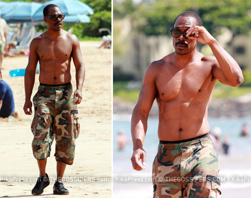 eddie Eddie Murphy passeggia in spiaggia