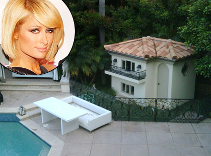 nmgi7p I cani di Paris Hilton hanno una villa!