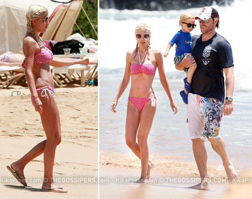 tori spiaggia Tori Spelling alle Hawaii con la famiglia