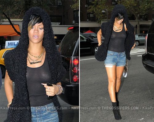 rihannapiercing Rihanna mostra il piercing