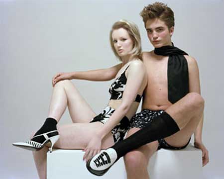 gallery_main-robertpattinson-shirtless-photo-shoot-photos-04022009-01 gallery main robertpattinson shirtless photo shoot photos 04022009 01 Il primo servizio fotografico di Robert Pattinson