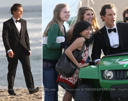 matt spia Matthew McConaughey posa sulla spiaggia