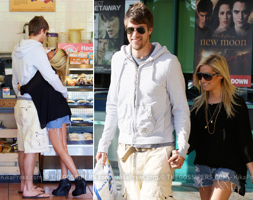 tisdale boyfriends Ashley Tisdale passeggia con il fidanzato