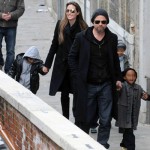 brangelina venezia 150x150 Brad e Angelina a Venezia con i figli