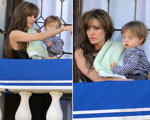 angelina knox Angelina Jolie al balcone con Knox