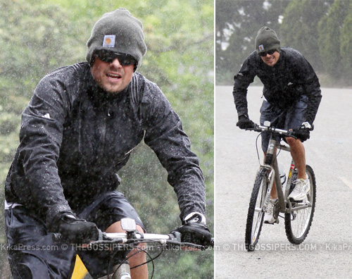 josh bici Josh Duhamel in bici sotto la pioggia
