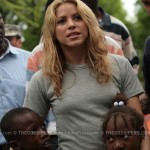 shaki seann4 150x150 Shakira e Sean Penn ad Haiti