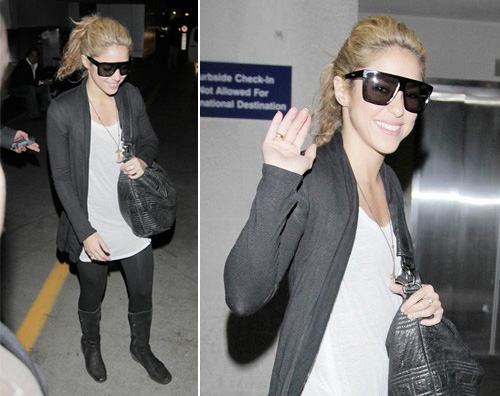 shakira occhiali Shakira atterra a Los Angeles