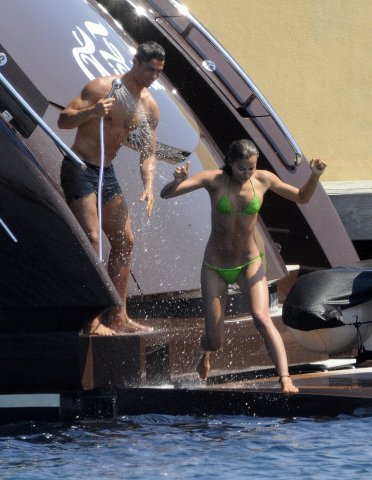 FOTO GALLERY: Cristiano Ronaldo in Corsica con Irina cristiano irina corsica1 FOTO GALLERY: Cristiano Ronaldo in Corsica con Irina