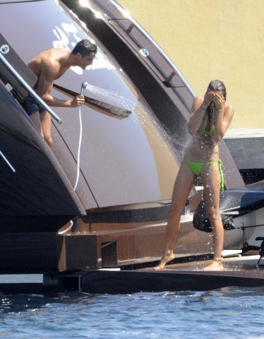 FOTO GALLERY: Cristiano Ronaldo in Corsica con Irina cristiano irina corsica2 FOTO GALLERY: Cristiano Ronaldo in Corsica con Irina