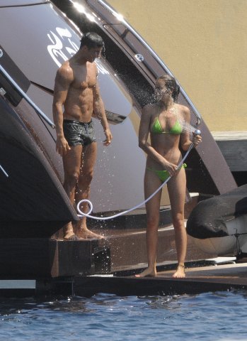 FOTO GALLERY: Cristiano Ronaldo in Corsica con Irina cristiano irina corsica5 FOTO GALLERY: Cristiano Ronaldo in Corsica con Irina