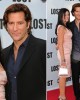 lost henry cusick 80x100 FOTO GALLERY: Il cast di Lost celebra la fine dello show