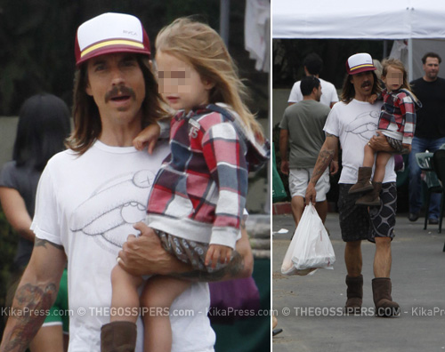 kiedis bimb Anthony Kiedis fa la spesa con il figlio