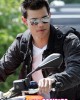 abduction taylor7 80x100 FOTO GALLERY: Taylor Lautner di nuovo in sella