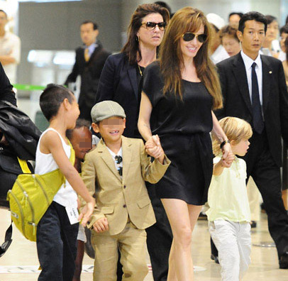 tokyo angelina jolie aeroporto Angelina Jolie a Tokyo per Salt