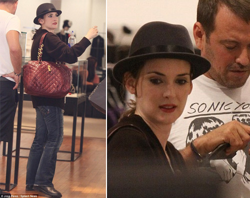 winona shopping Winona Ryder fa shopping... e paga!