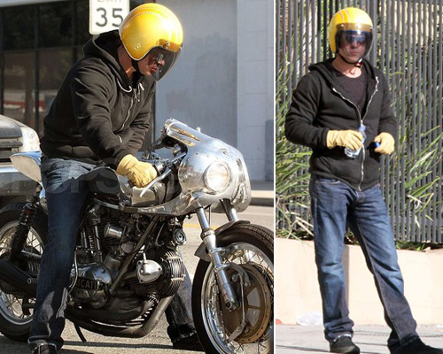 bradpitt dueruotesfiguz Brad Pitt lasciato a piedi dalla sua moto
