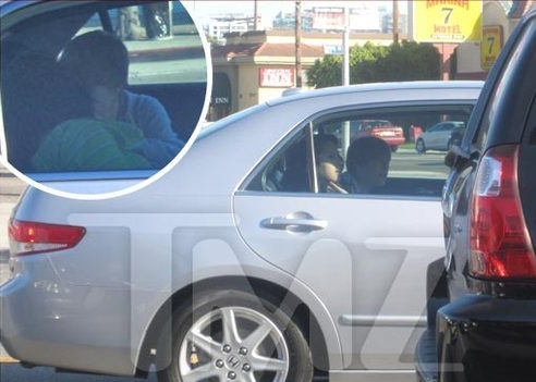 justinbieberbacio Justin Bieber bacia Jasmine in auto!