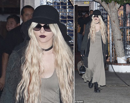 taylor cane Taylor Momsen pensa che sia sempre Halloween