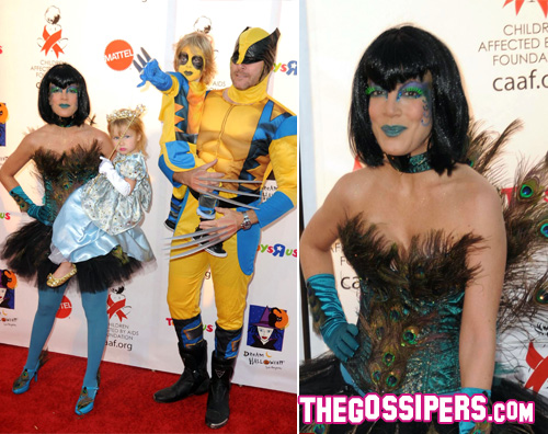 tori-spelling-pavone tori spelling pavone Tori Spelling diventa un pavone per Halloween