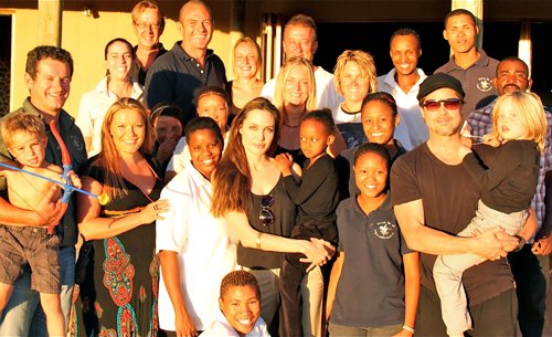 brangelina 1210 1 Angelina Jolie e Brad Pitt in Namibia