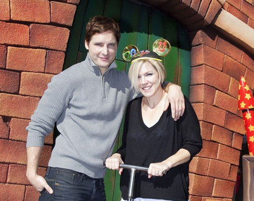 jennie peter2 Jennie Garth e Peter Facinelli a Disneyland