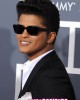 grammys brunomars 80x100 FOTO GALLERY: GRAMMYs 2011   tutti gli abiti del red carpet