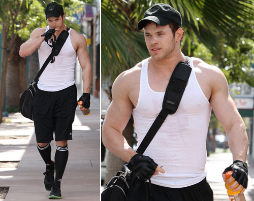 kellan lutz scoppia2 Kellan Lutz sta per esplodere