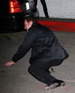 tarantino cade2 Tarantino cade a terra dopo gli Oscar