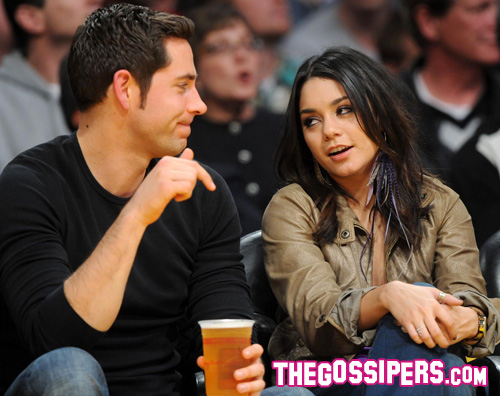 zach vane0 Zachary Levi flirta con Vanessa Hudgens?