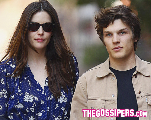 liv theo Liv Tyler sceglie un baby fidanzato