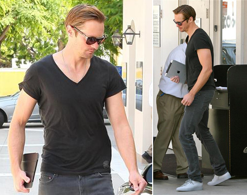 alexander ipad Alexander Skarsgard fa shopping con liPad