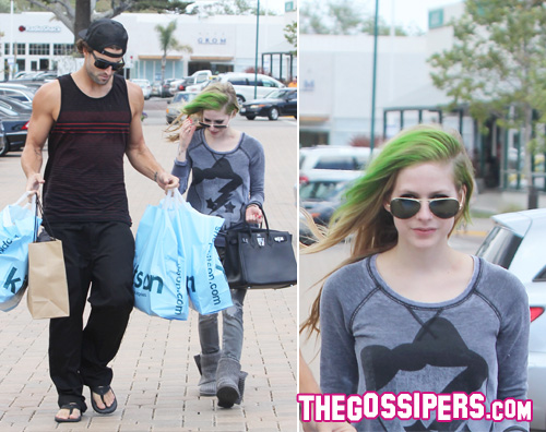 avril verdi Shopping selvaggio per Avril e Brody