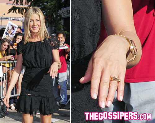 aniston anello Un anello di fidanzamento per Jennifer Aniston?