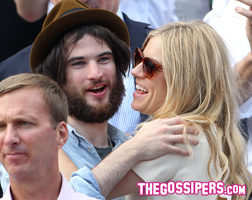 nuovoamoresienna3 Sienna Miller ritrova lamore con Tom Sturridge