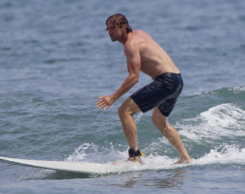 surf hawaii Gerard Butler torna in forma con il surf!