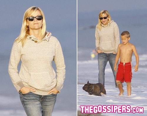 reese spiaggia2 Giornata al mare per Reese Witherspoon e famiglia