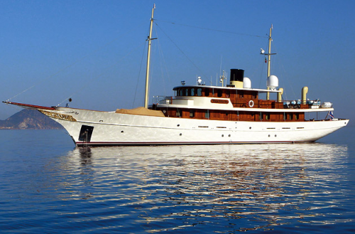 VAJOLIROJA Motor Yacht Luxury Yacht Charter with Burgess Yachts 500x329 Indovina lo yacht da 48 metri