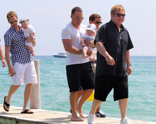 elton neil1 Neil Patrick Harris: vacanze in famiglia con Elton John